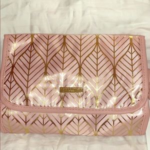 NWT Adrienne Vittadini Hanging Beauty Case